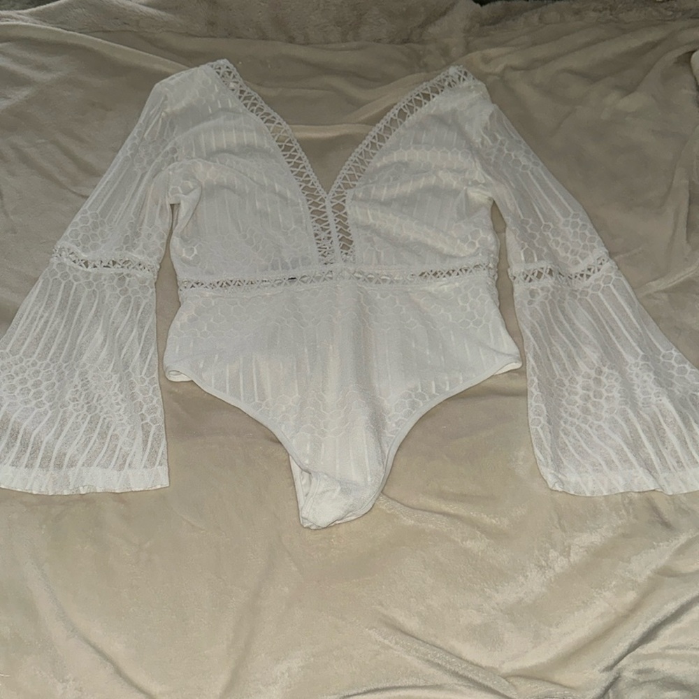 EILLY BAZAR WHITE LACE BODYSUIT